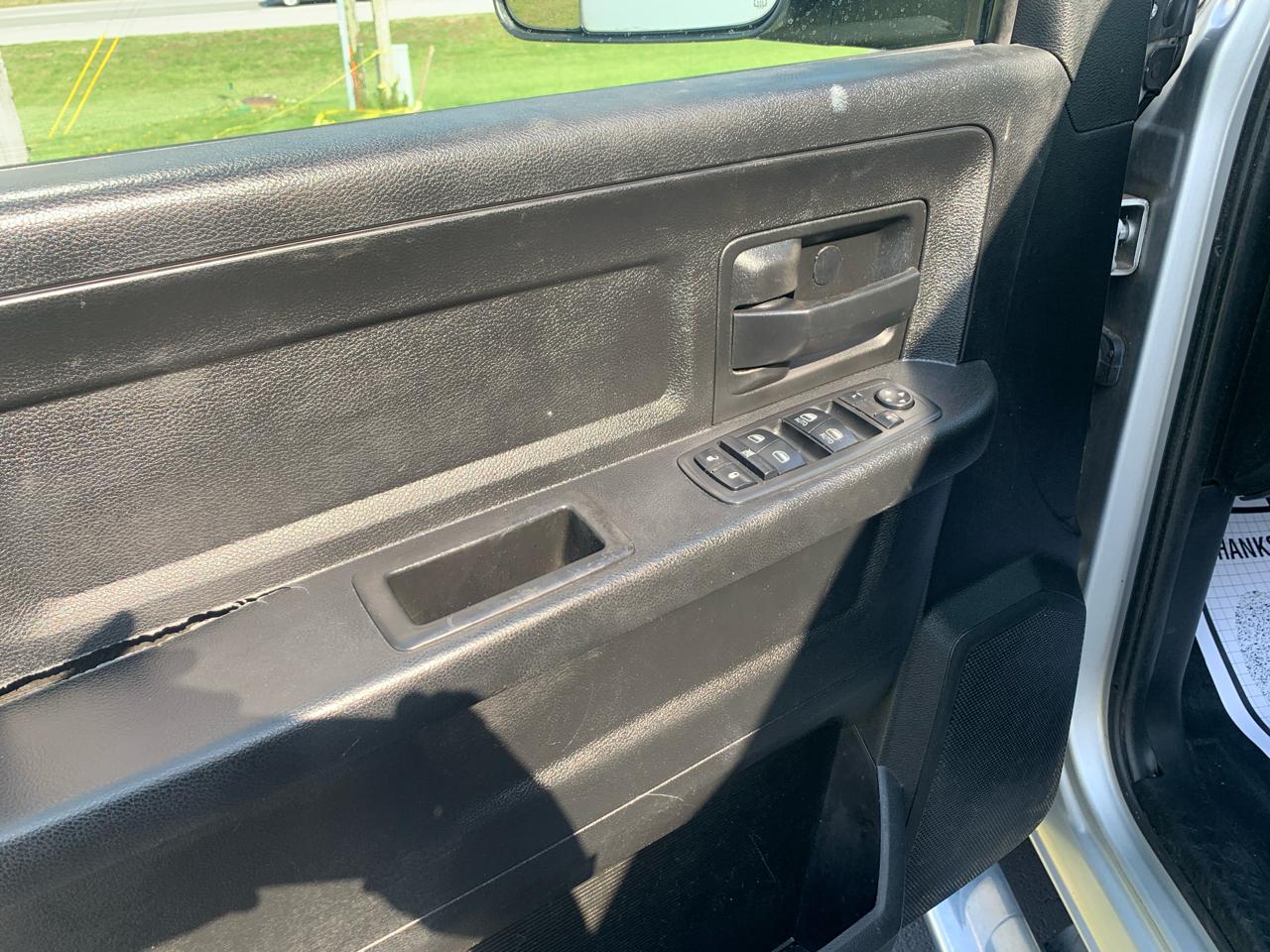 RAM 3500 Tradesman 4x4 Crew Cab 8' Box 2018