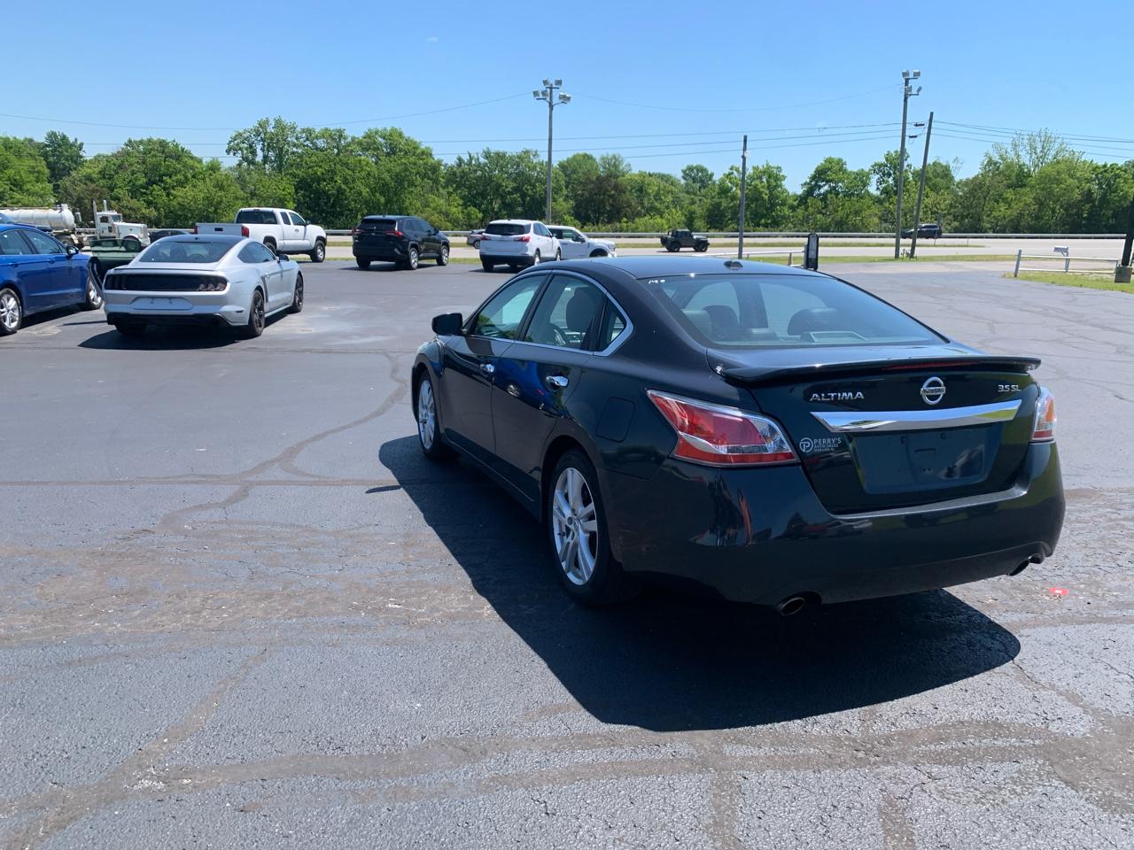 Nissan Altima 4dr Sdn V6 3.5 SL 2014