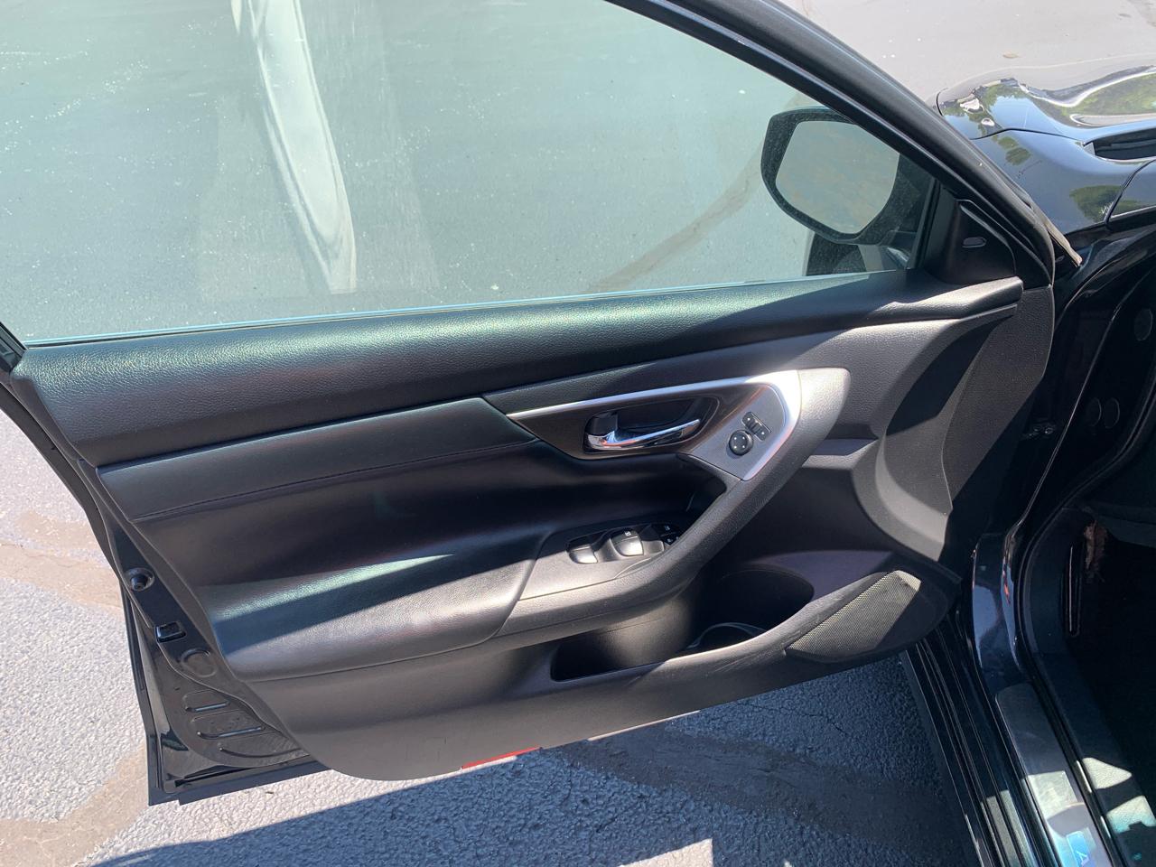 Nissan Altima 4dr Sdn V6 3.5 SL 2014