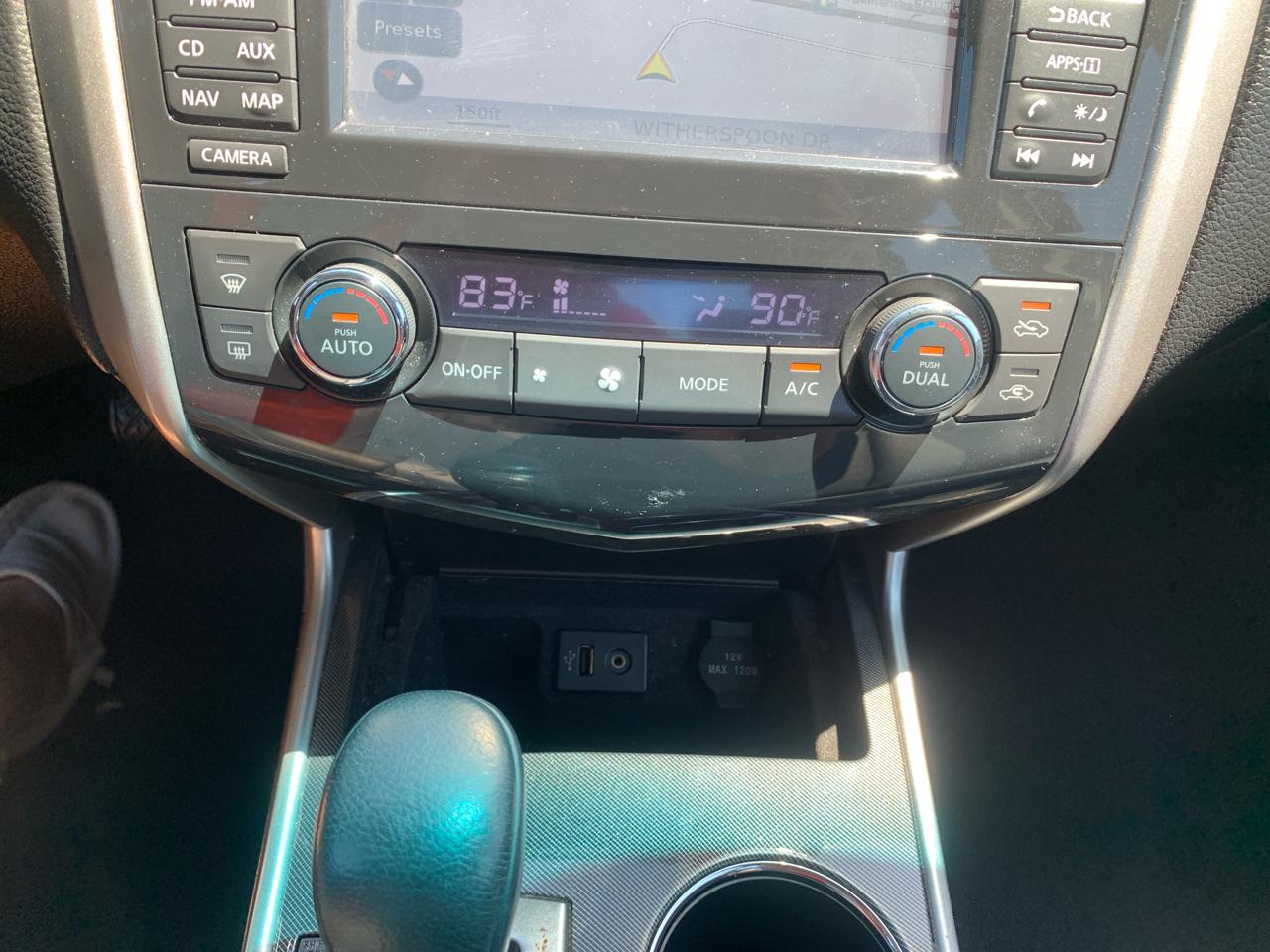 Nissan Altima 4dr Sdn V6 3.5 SL 2014