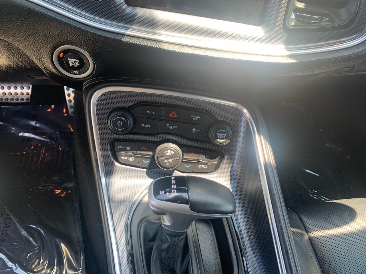 Dodge Challenger SXT Plus RWD 2018