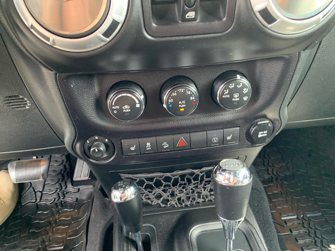 Jeep Wrangler Unlimited 4WD 4dr Sahara 2015