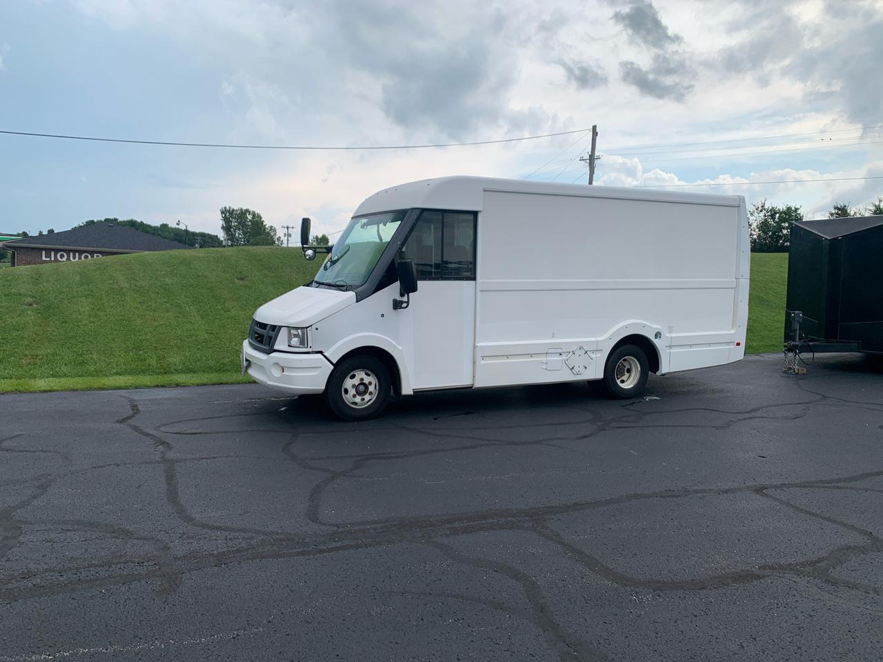 Isuzu Commercial Van 151" WB 12' REACH 2013