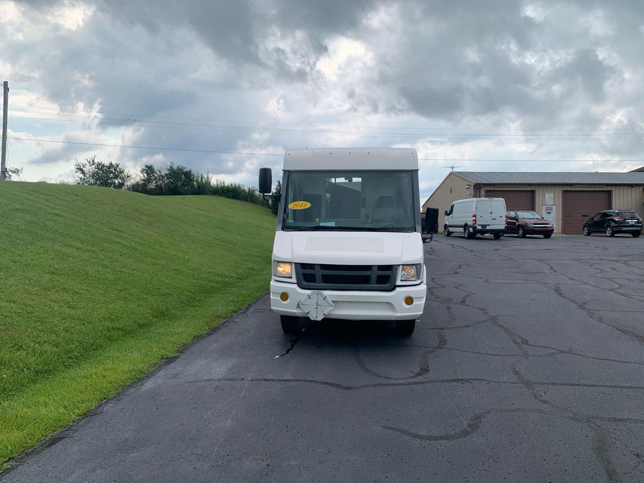 Isuzu Commercial Van 151" WB 12' REACH 2013