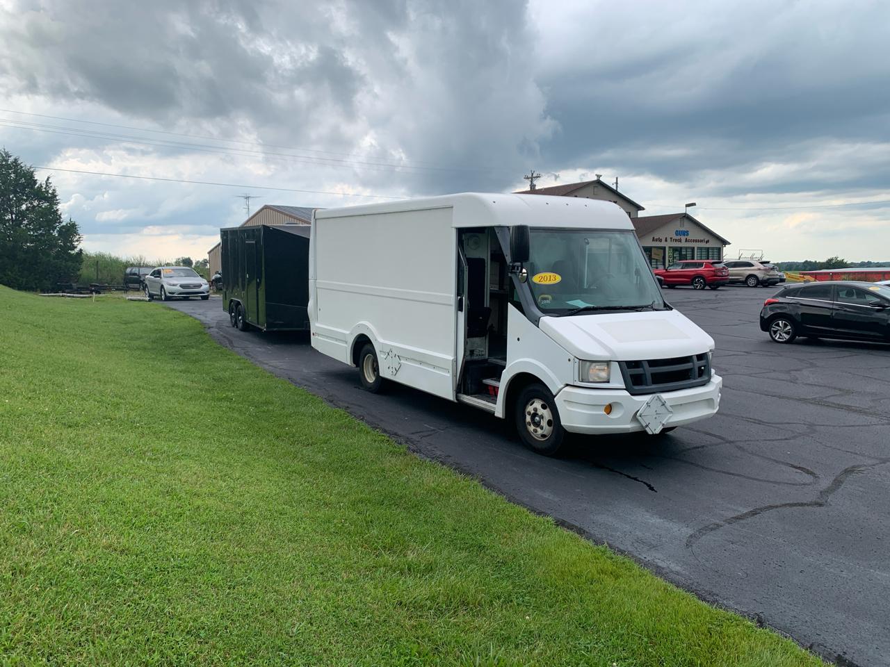 Isuzu Commercial Van 151" WB 12' REACH 2013