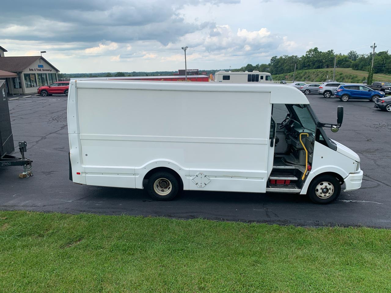 Isuzu Commercial Van 151" WB 12' REACH 2013
