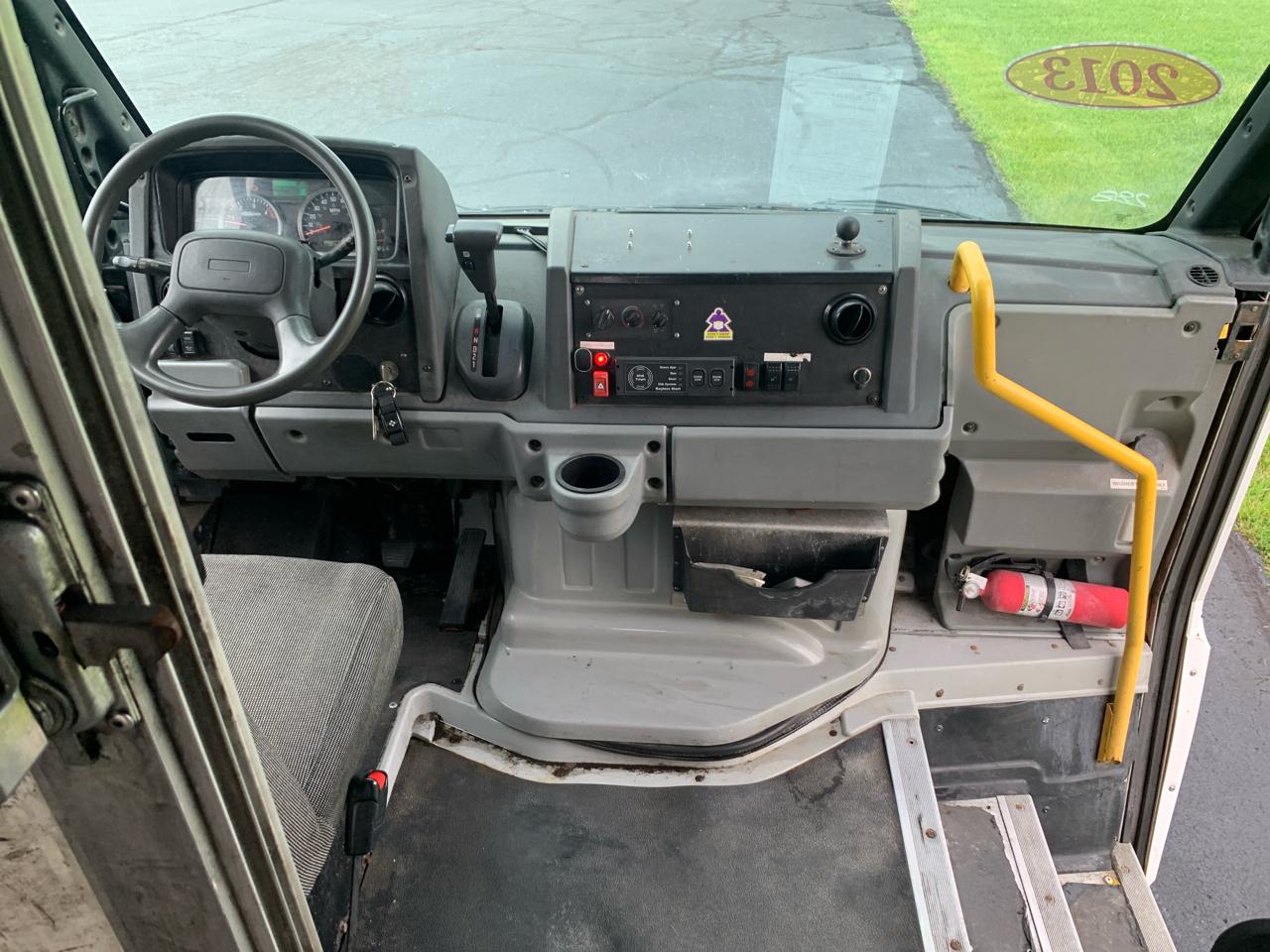 Isuzu Commercial Van 151" WB 12' REACH 2013