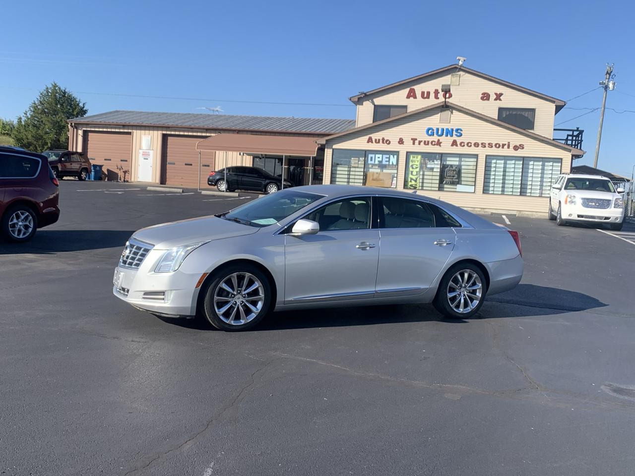 Cadillac XTS 4dr Sdn Luxury AWD 2014