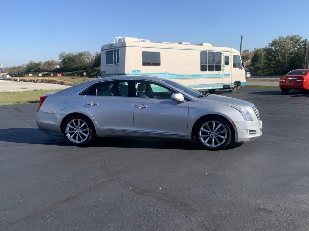 Cadillac XTS 4dr Sdn Luxury AWD 2014