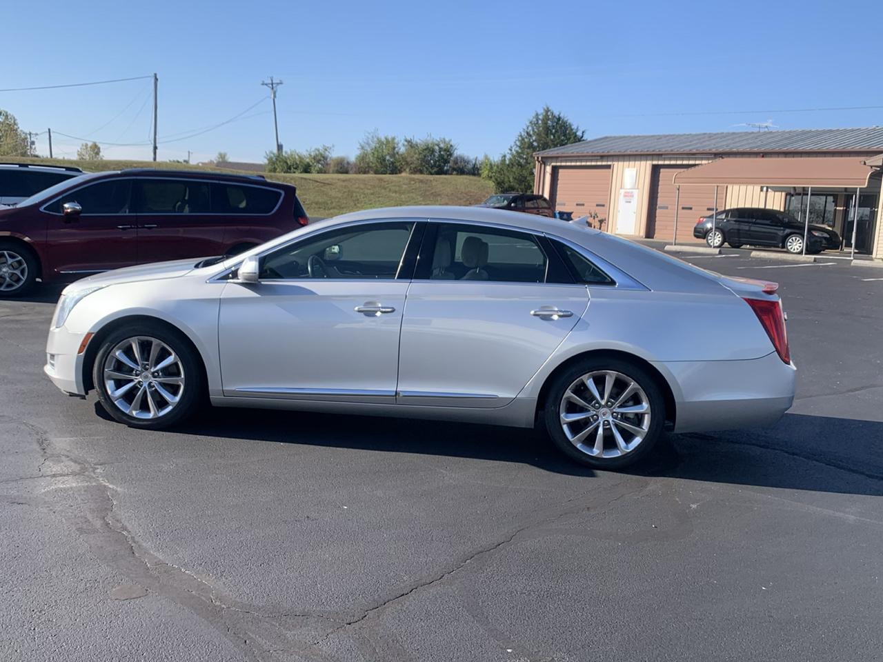 Cadillac XTS 4dr Sdn Luxury AWD 2014
