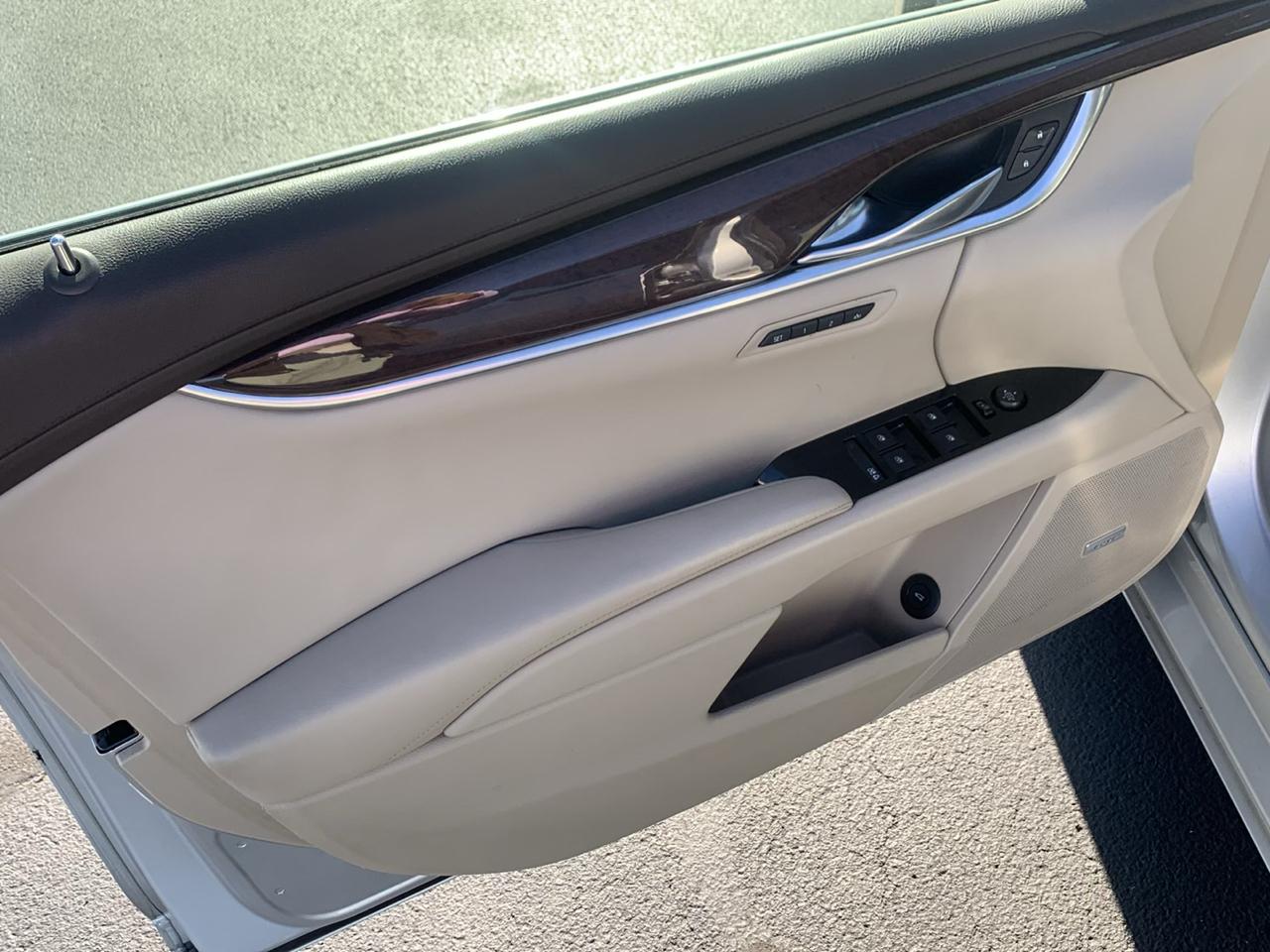 Cadillac XTS 4dr Sdn Luxury AWD 2014
