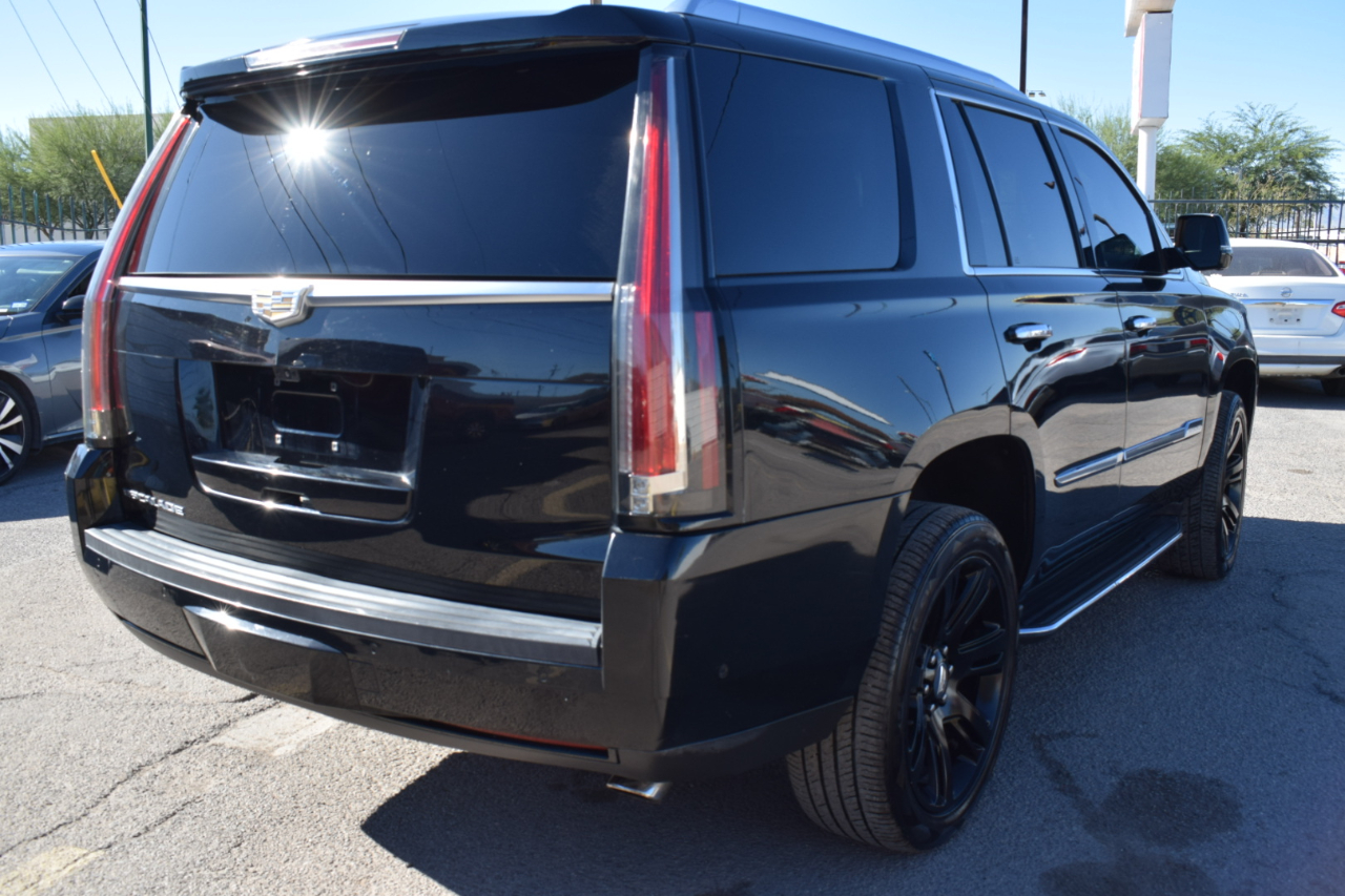 Cadillac Escalade Luxury 2WD 2017 Cadillac Escalade Luxury 2WD 2017