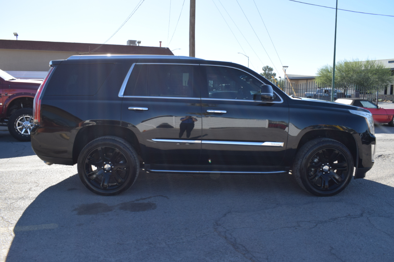 Cadillac Escalade Luxury 2WD 2017 Cadillac Escalade Luxury 2WD 2017