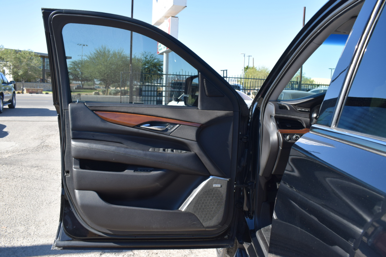 Cadillac Escalade Luxury 2WD 2017 Cadillac Escalade Luxury 2WD 2017