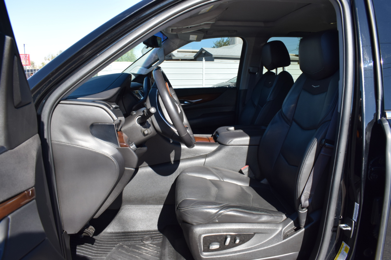 Cadillac Escalade Luxury 2WD 2017 Cadillac Escalade Luxury 2WD 2017