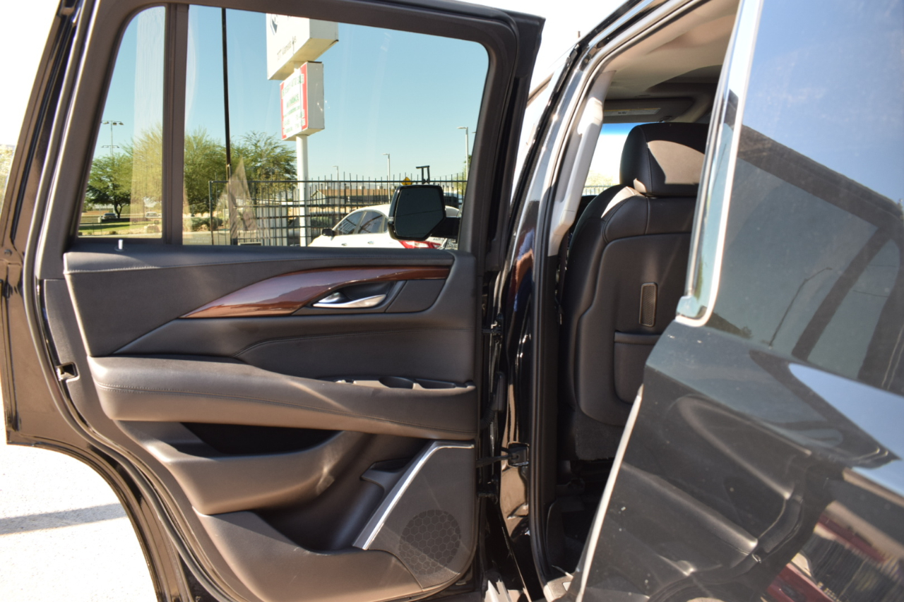 Cadillac Escalade Luxury 2WD 2017 Cadillac Escalade Luxury 2WD 2017