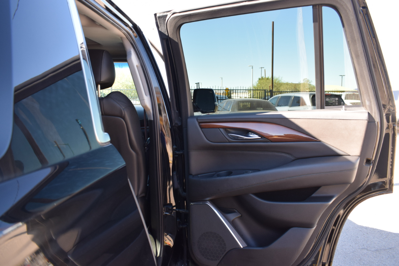 Cadillac Escalade Luxury 2WD 2017 Cadillac Escalade Luxury 2WD 2017