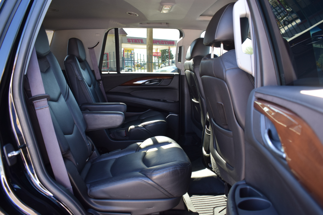 Cadillac Escalade Luxury 2WD 2017 Cadillac Escalade Luxury 2WD 2017