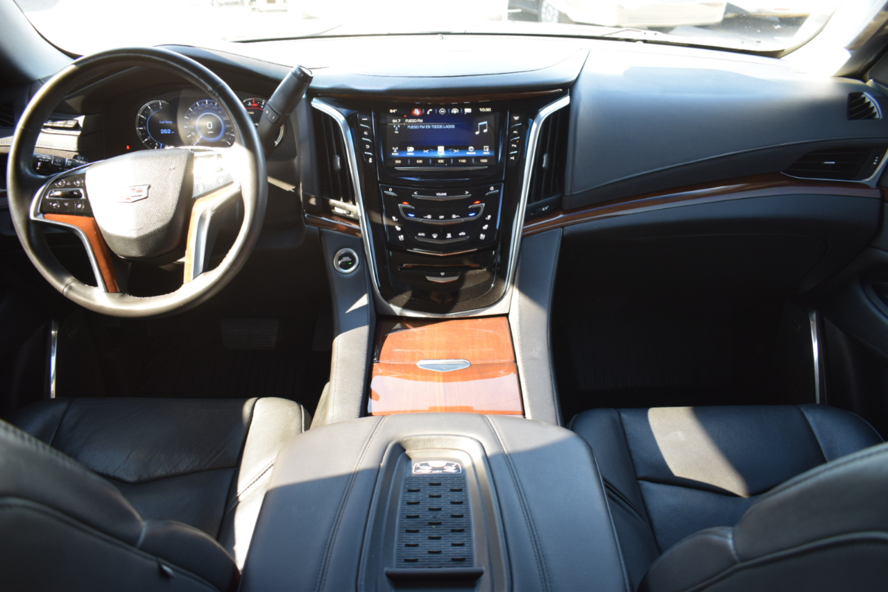 Cadillac Escalade Luxury 2WD 2017 Cadillac Escalade Luxury 2WD 2017