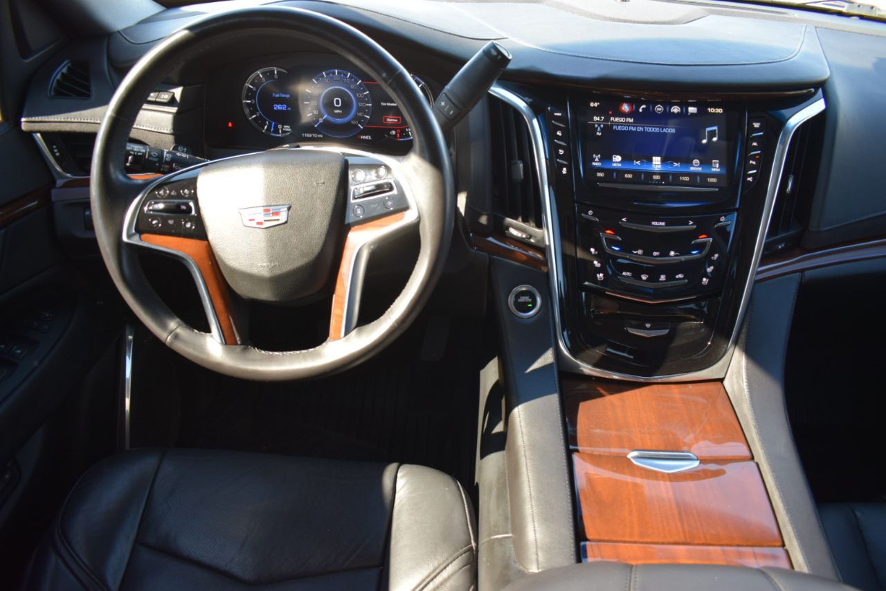 Cadillac Escalade Luxury 2WD 2017 Cadillac Escalade Luxury 2WD 2017