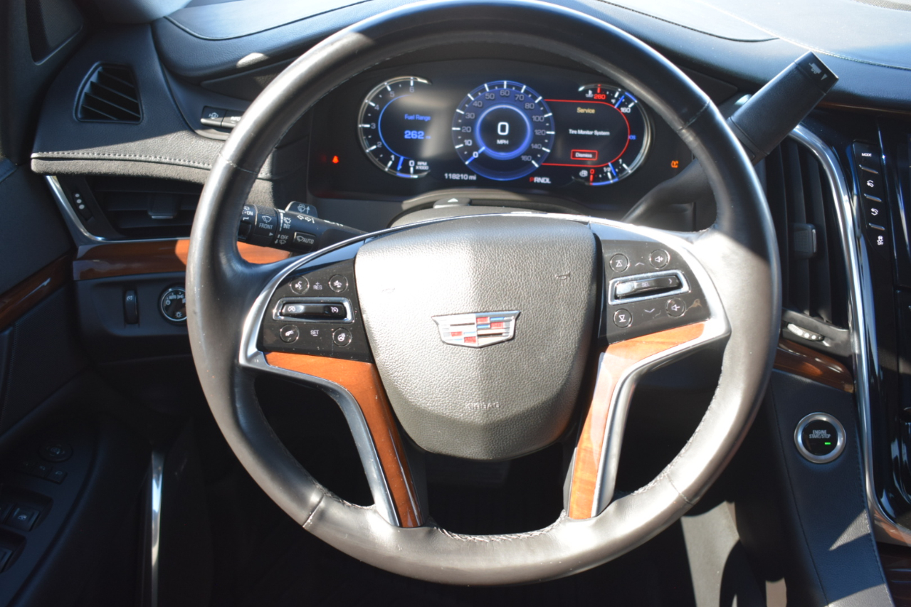 Cadillac Escalade Luxury 2WD 2017 Cadillac Escalade Luxury 2WD 2017