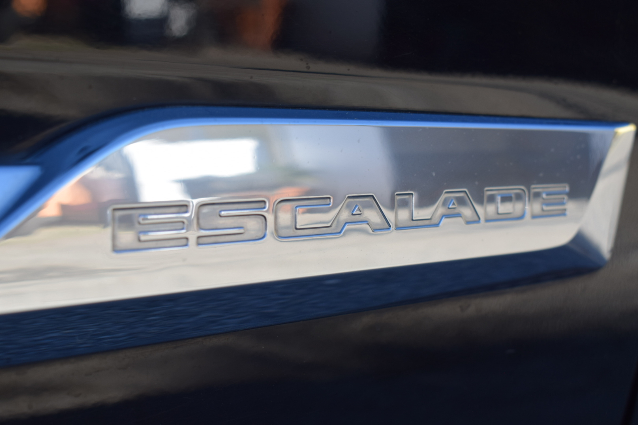 Cadillac Escalade Luxury 2WD 2017 Cadillac Escalade Luxury 2WD 2017