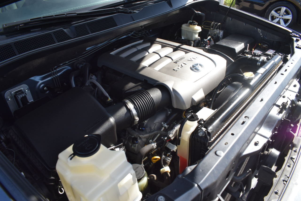 Toyota Tundra Limited 5.7L CrewMax 2WD 2010