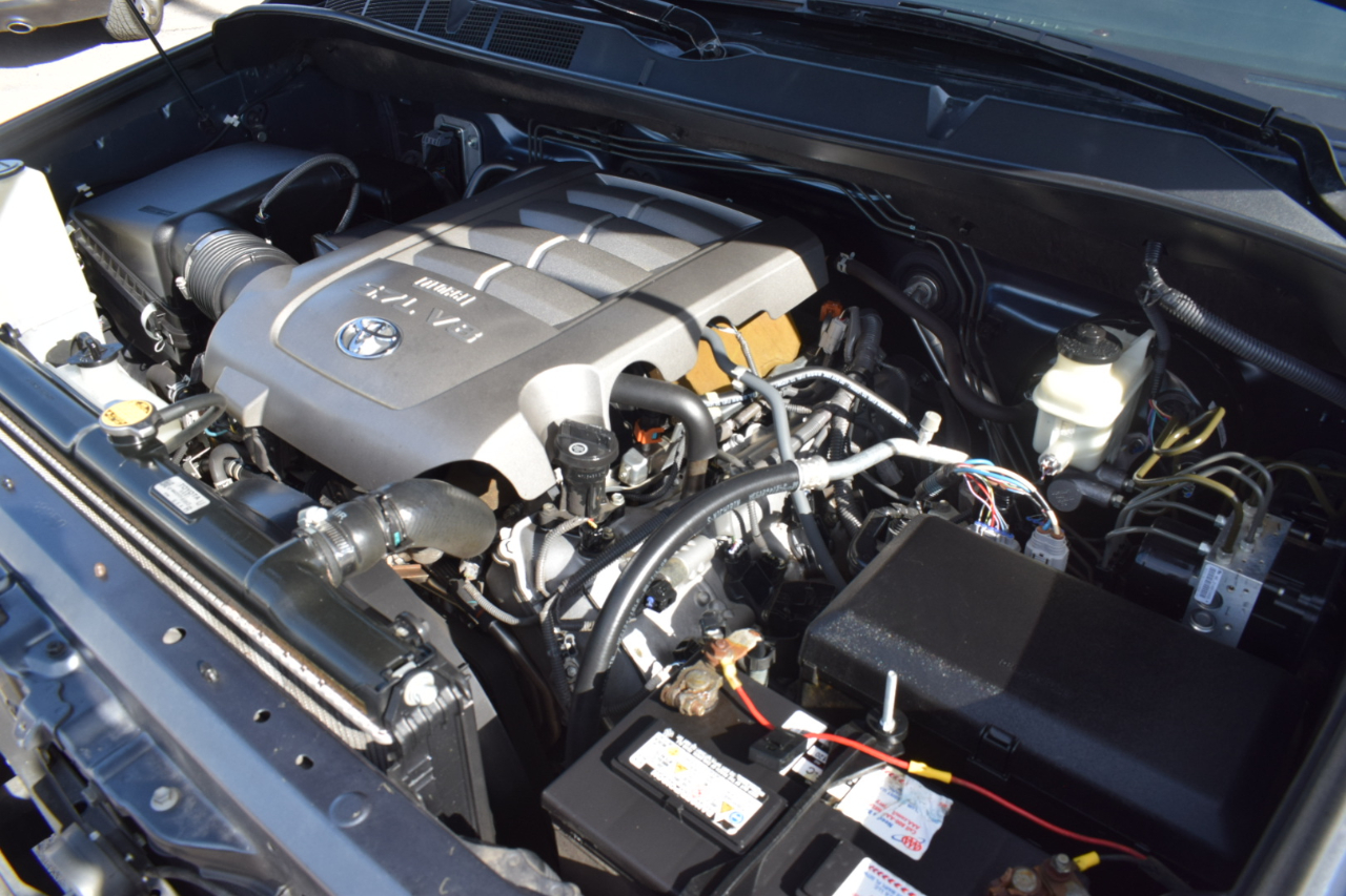 Toyota Tundra Limited 5.7L CrewMax 2WD 2010