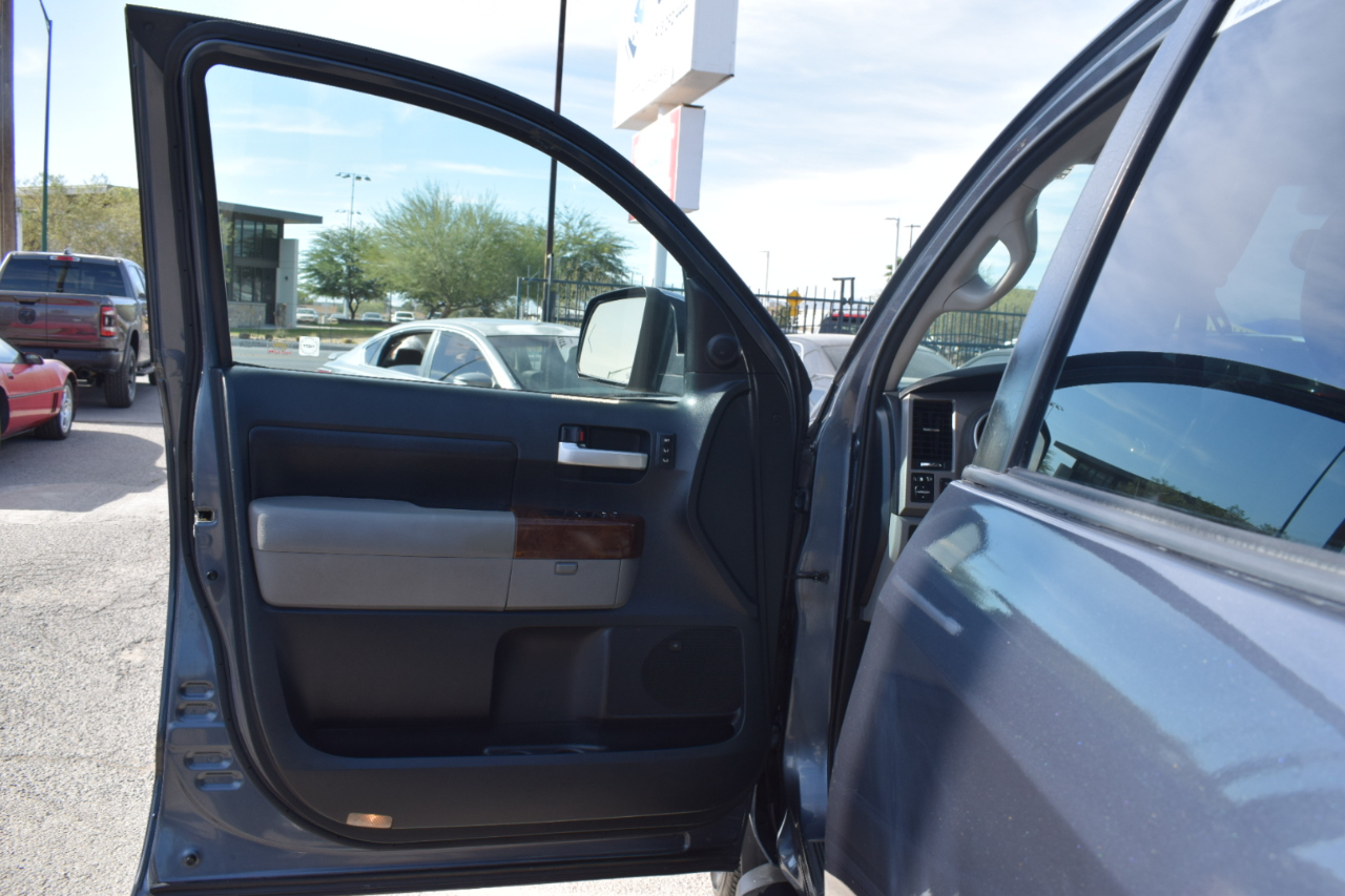 Toyota Tundra Limited 5.7L CrewMax 2WD 2010