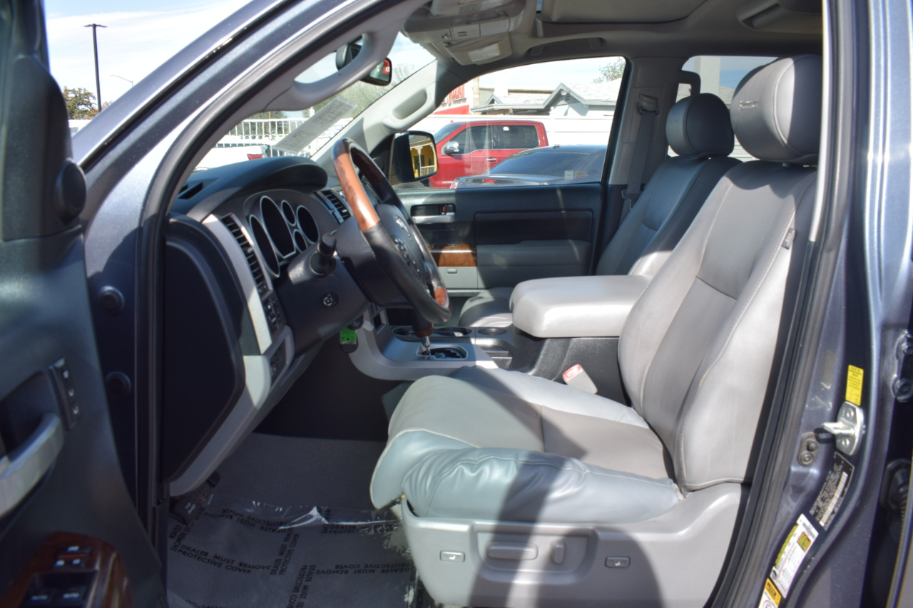 Toyota Tundra Limited 5.7L CrewMax 2WD 2010