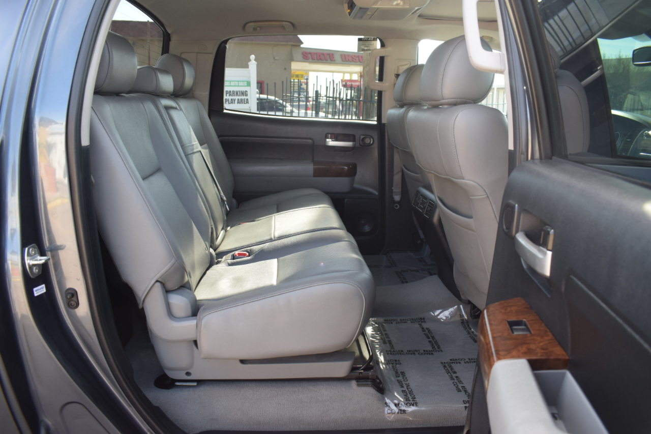 Toyota Tundra Limited 5.7L CrewMax 2WD 2010