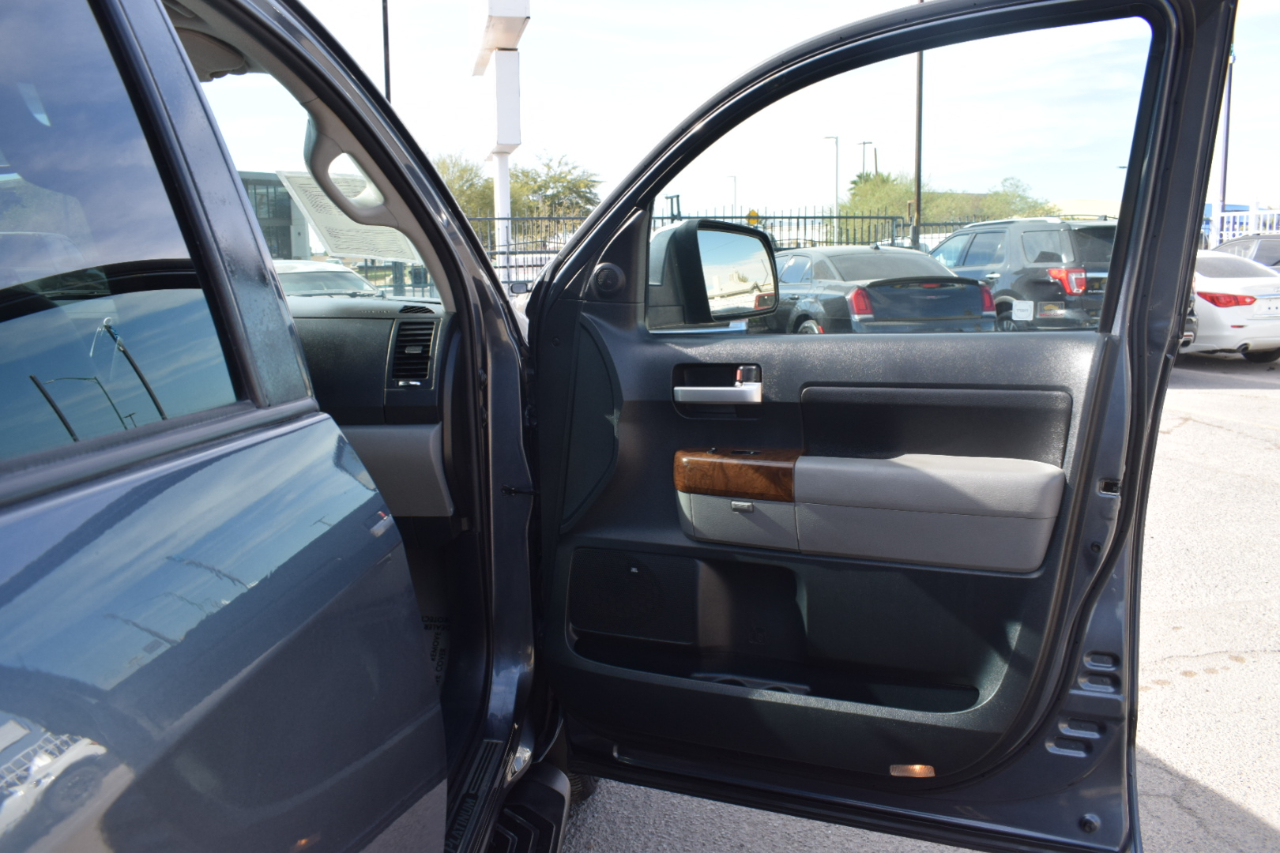 Toyota Tundra Limited 5.7L CrewMax 2WD 2010