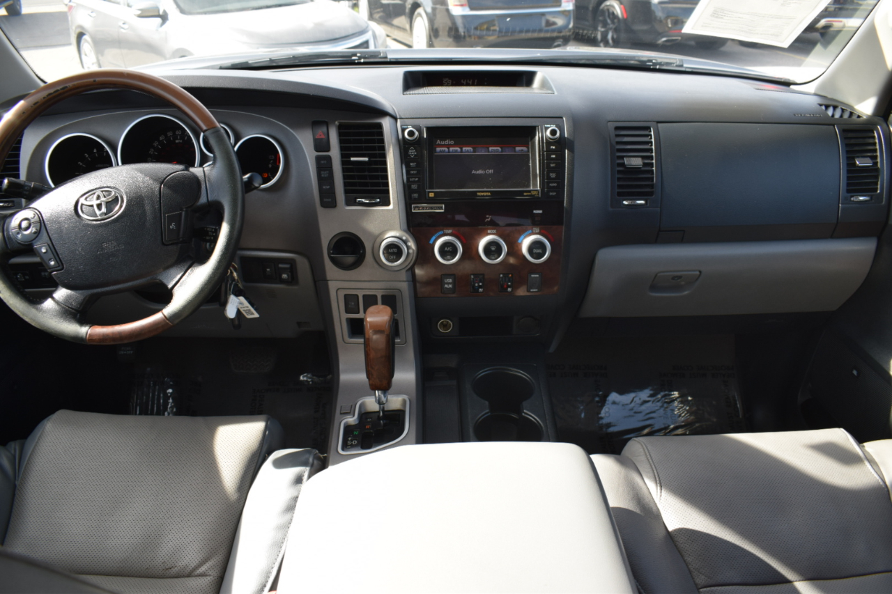 Toyota Tundra Limited 5.7L CrewMax 2WD 2010