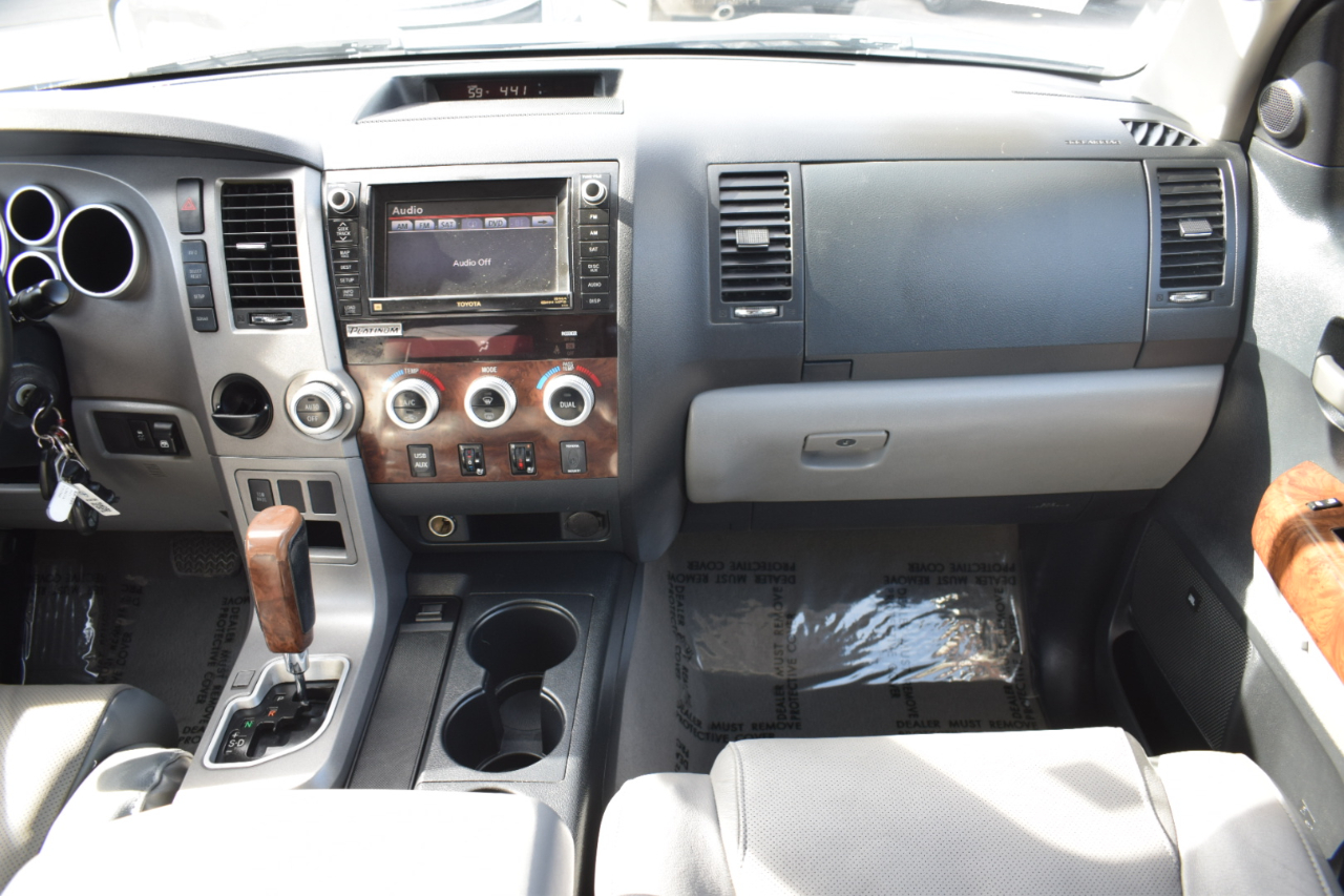 Toyota Tundra Limited 5.7L CrewMax 2WD 2010