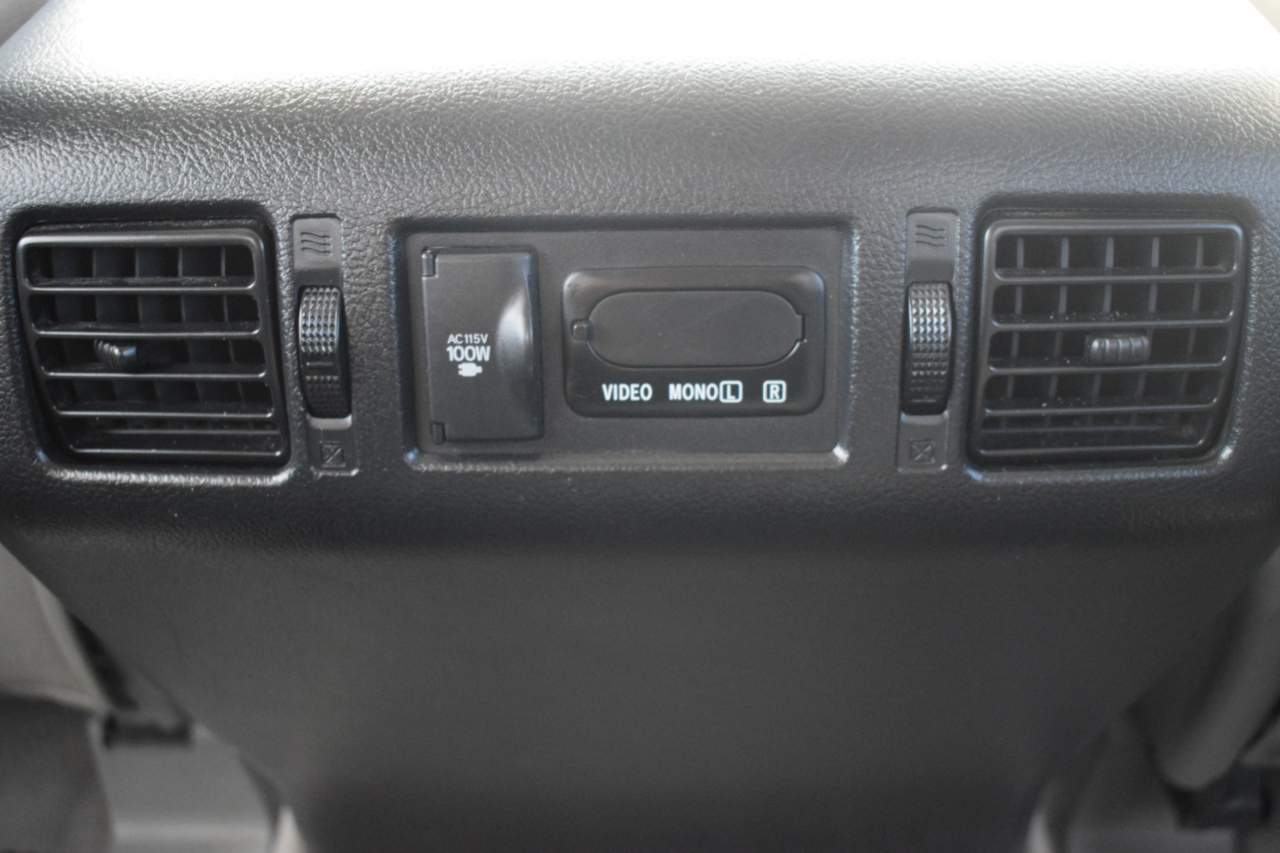 Toyota Tundra Limited 5.7L CrewMax 2WD 2010