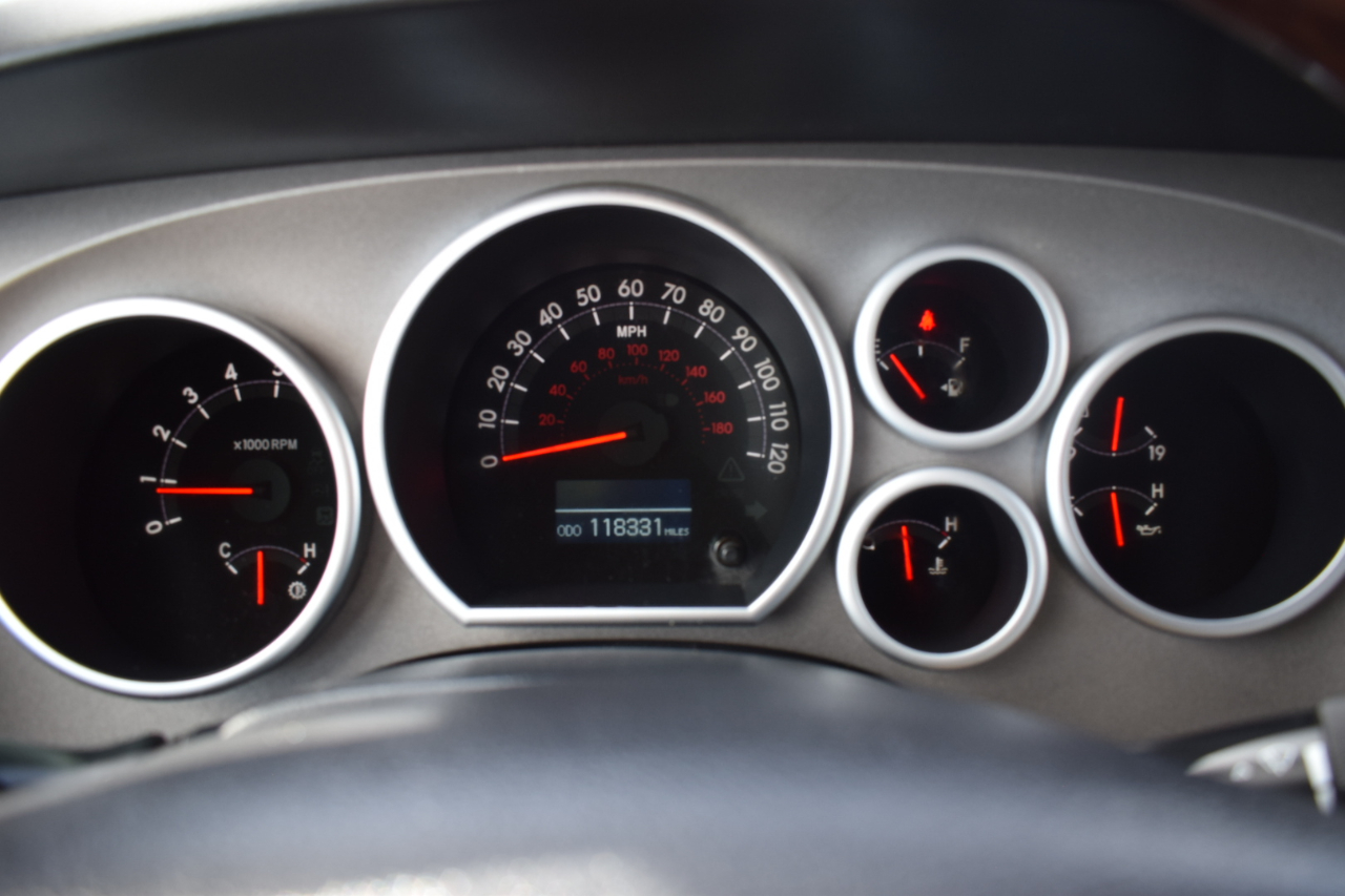 Toyota Tundra Limited 5.7L CrewMax 2WD 2010