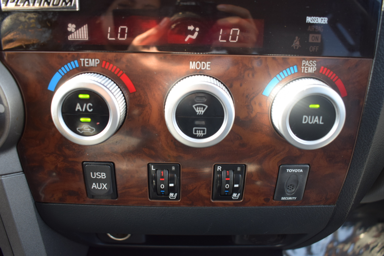 Toyota Tundra Limited 5.7L CrewMax 2WD 2010