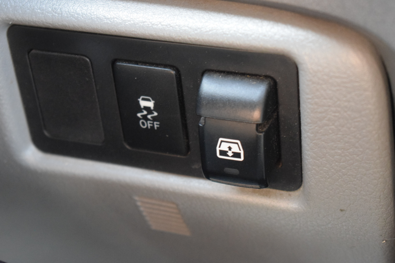 Toyota Tundra Limited 5.7L CrewMax 2WD 2010