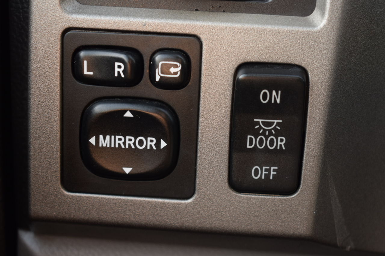 Toyota Tundra Limited 5.7L CrewMax 2WD 2010