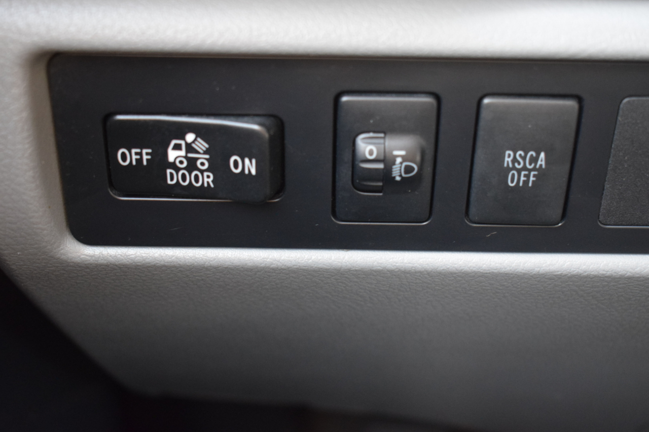 Toyota Tundra Limited 5.7L CrewMax 2WD 2010