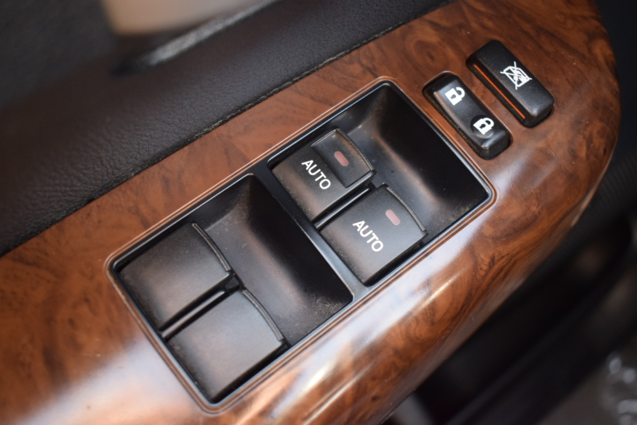 Toyota Tundra Limited 5.7L CrewMax 2WD 2010