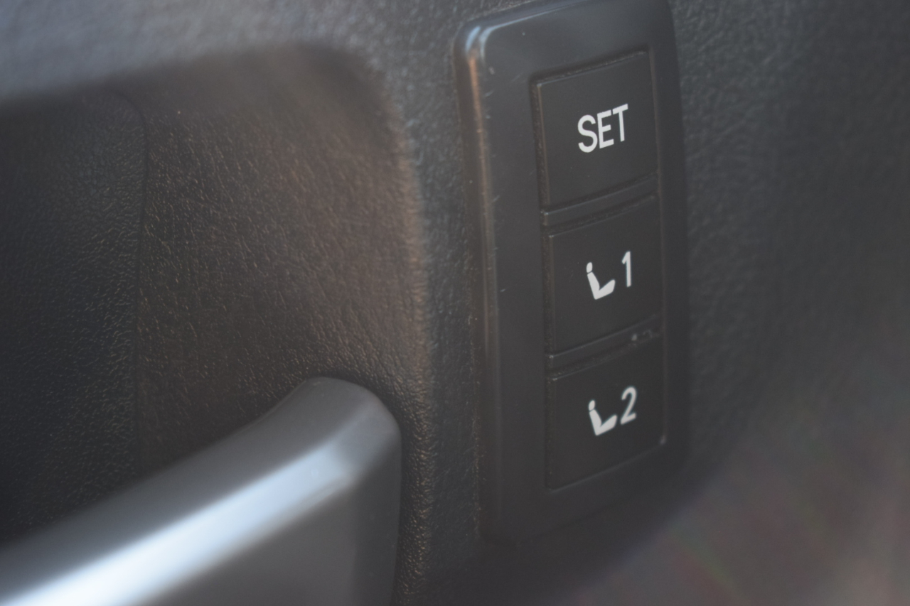 Toyota Tundra Limited 5.7L CrewMax 2WD 2010