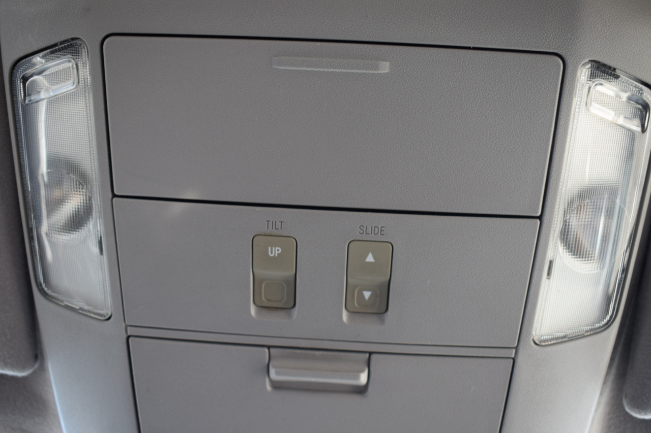 Toyota Tundra Limited 5.7L CrewMax 2WD 2010