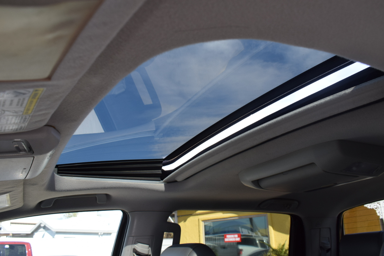 Toyota Tundra Limited 5.7L CrewMax 2WD 2010