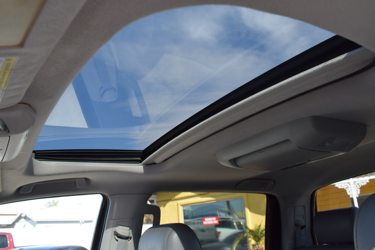 Toyota Tundra Limited 5.7L CrewMax 2WD 2010