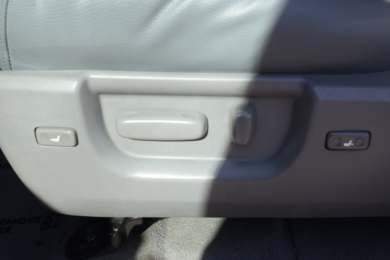 Toyota Tundra Limited 5.7L CrewMax 2WD 2010