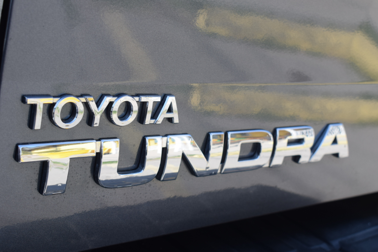 Toyota Tundra Limited 5.7L CrewMax 2WD 2010