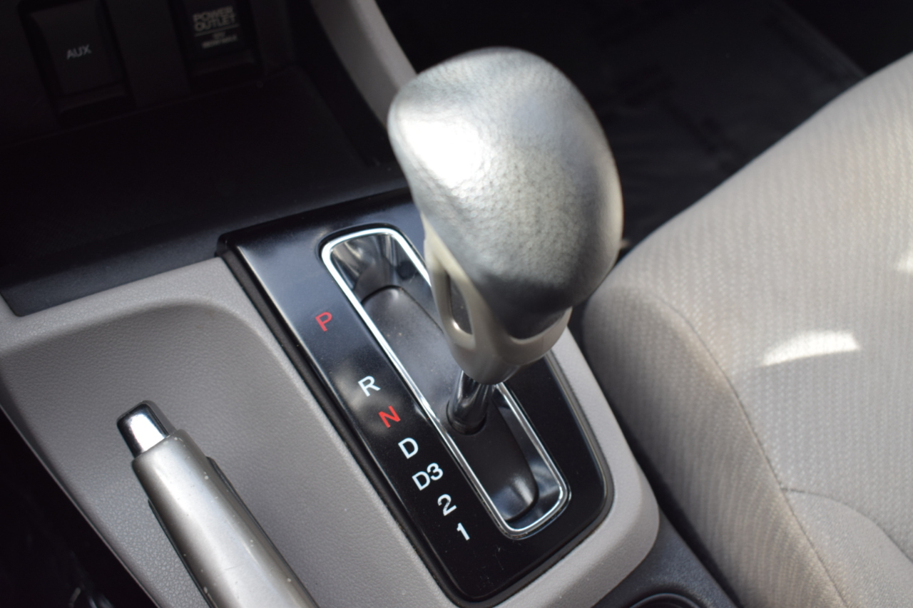 Honda Civic LX Sedan 5-Speed AT 2013