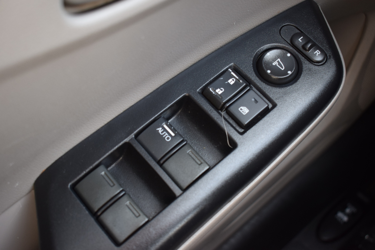 Honda Civic LX Sedan 5-Speed AT 2013