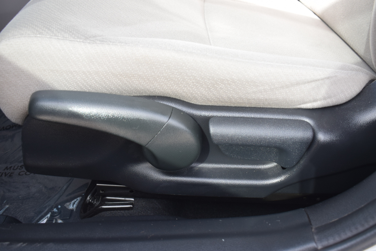 Honda Civic LX Sedan 5-Speed AT 2013